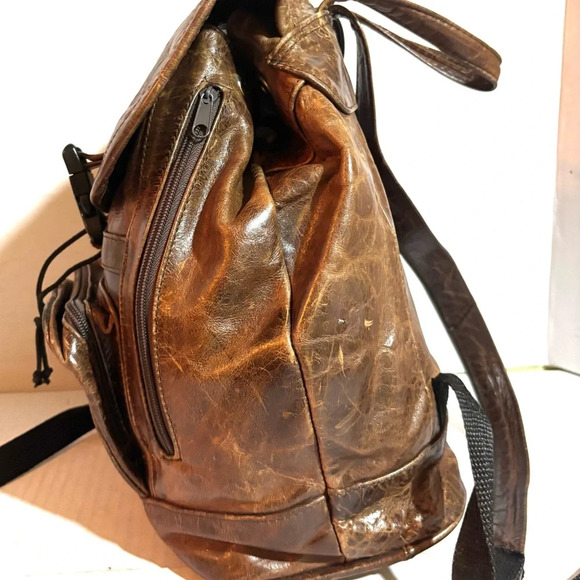 Vintage brown distressed leather backpack - Picture 5 of 6